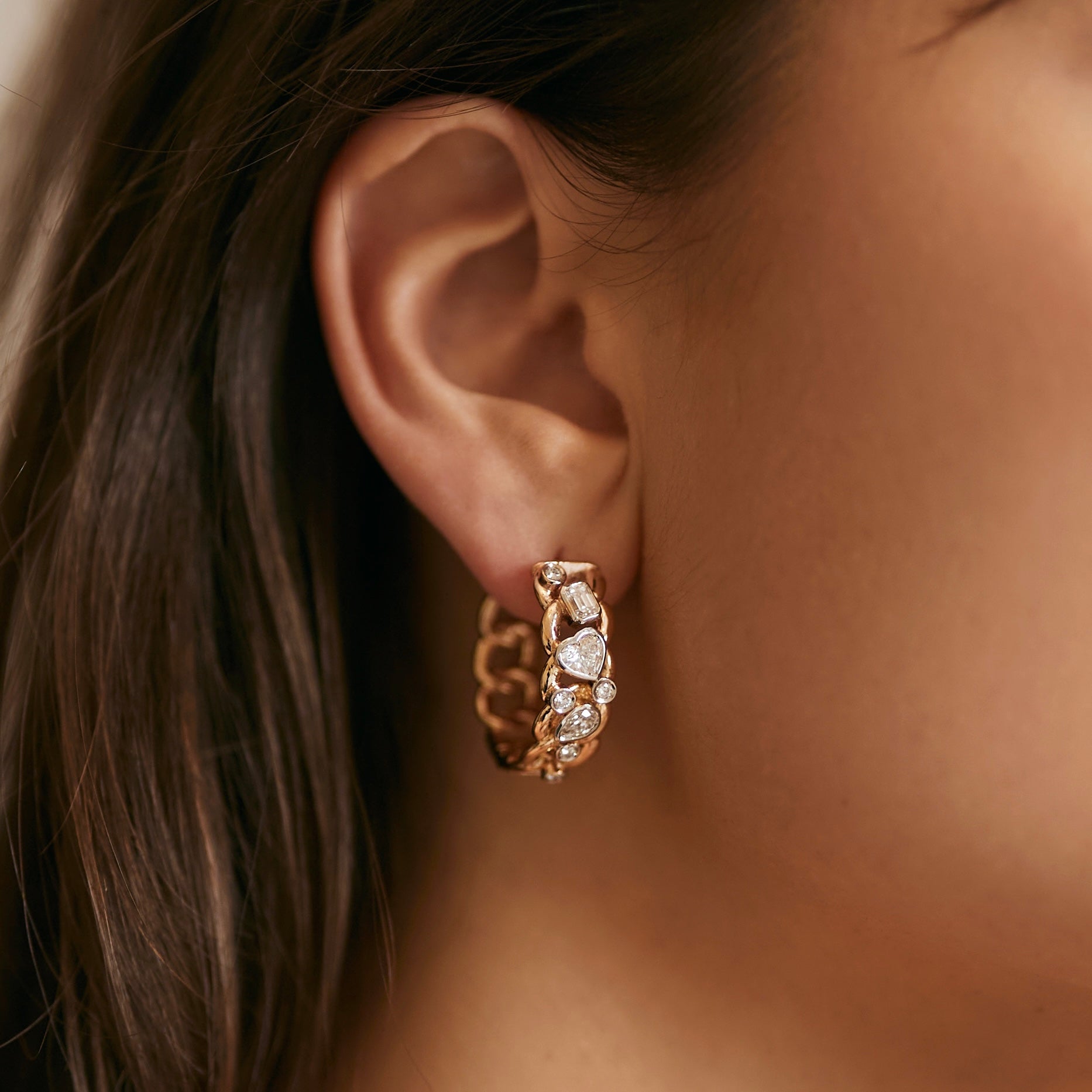 The Hoop Earrings Scattered Diamonds with Heart